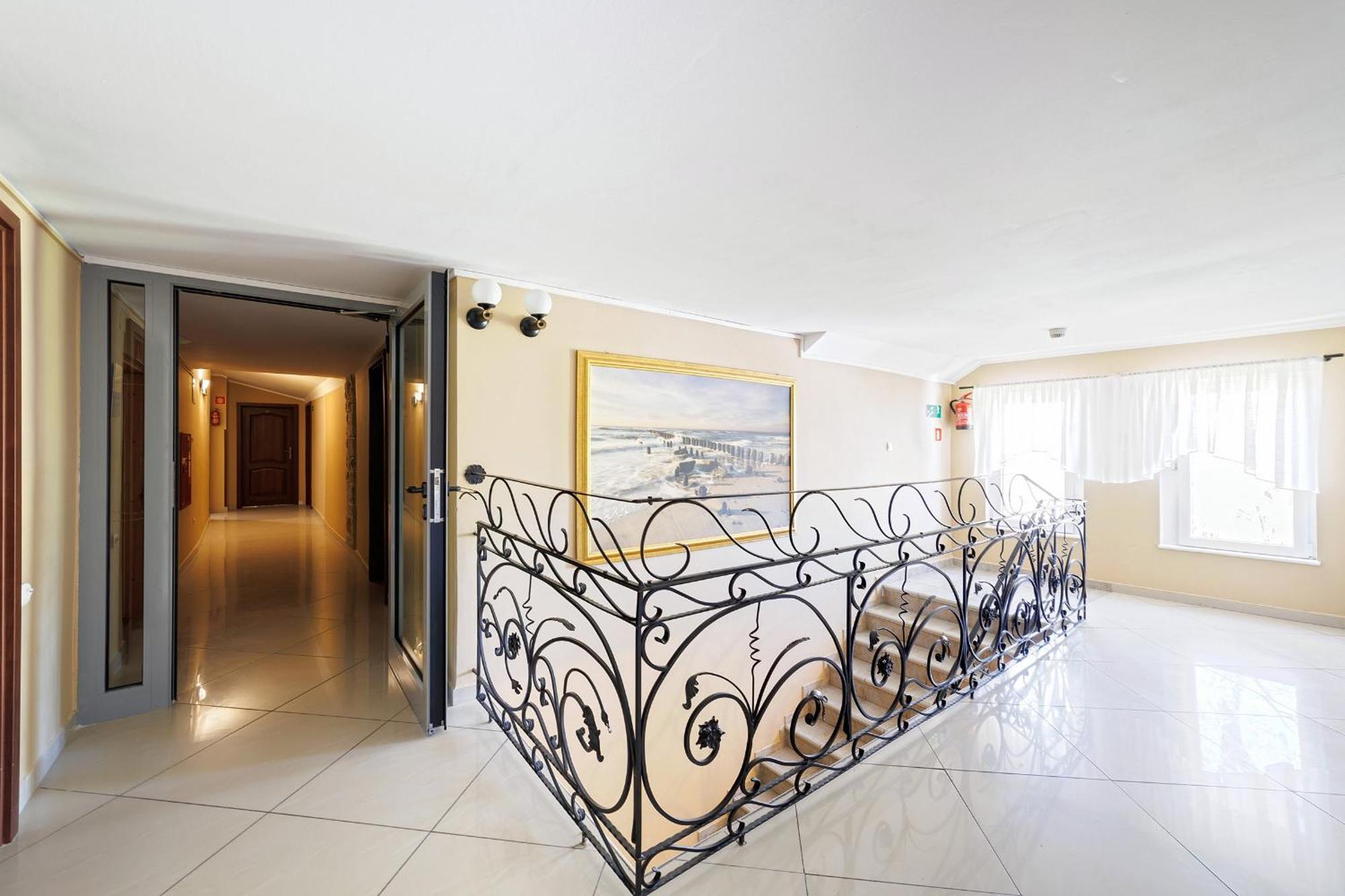 Stratos Bed & Breakfast Leba Bagian luar foto
